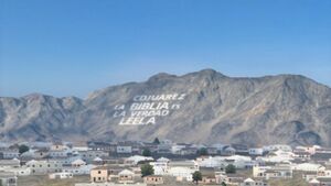 El Paso Ciudad Juárez hillside message.jpg