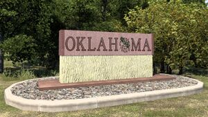 Ardmore Oklahoma State Line Monument.jpg